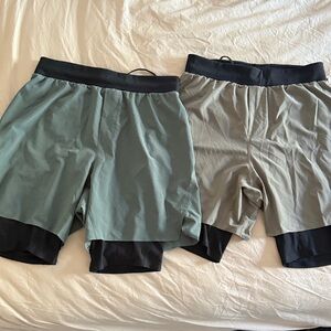 2 Lululemon Men’s lined workout shorts